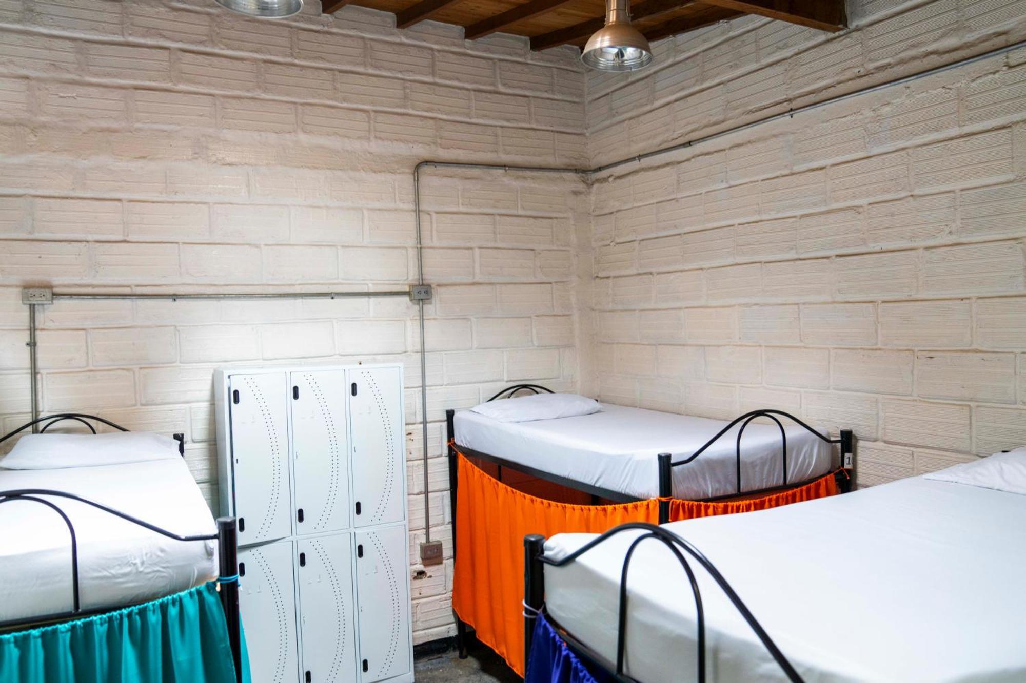 Hostal Casa Estacion Medellín Extérieur photo